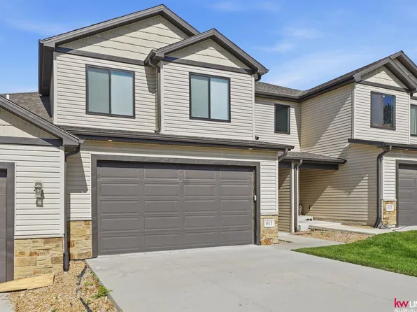 611 Garrett Pl, Hickman, NE 68372