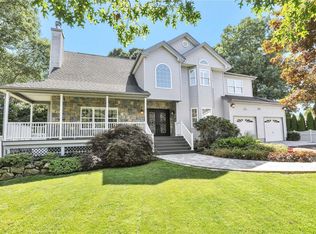 12 Debron Ct, Centereach, NY 11720