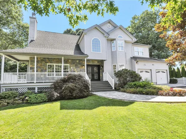 12 Debron Court, Centereach, NY 11720