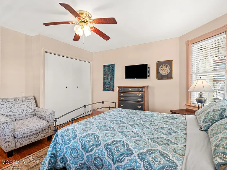 49 Franklin Ave — Photo 33