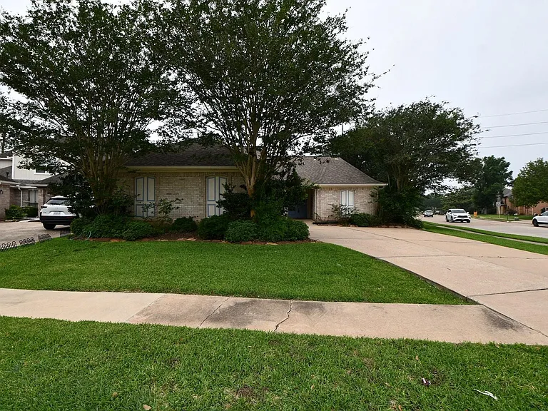 1947 Mayweather Ln — Photo 18