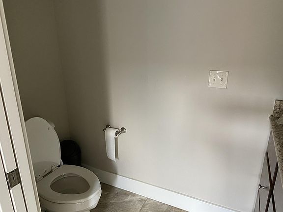 4th image of 1093 Twin Lakes Ave Unit A