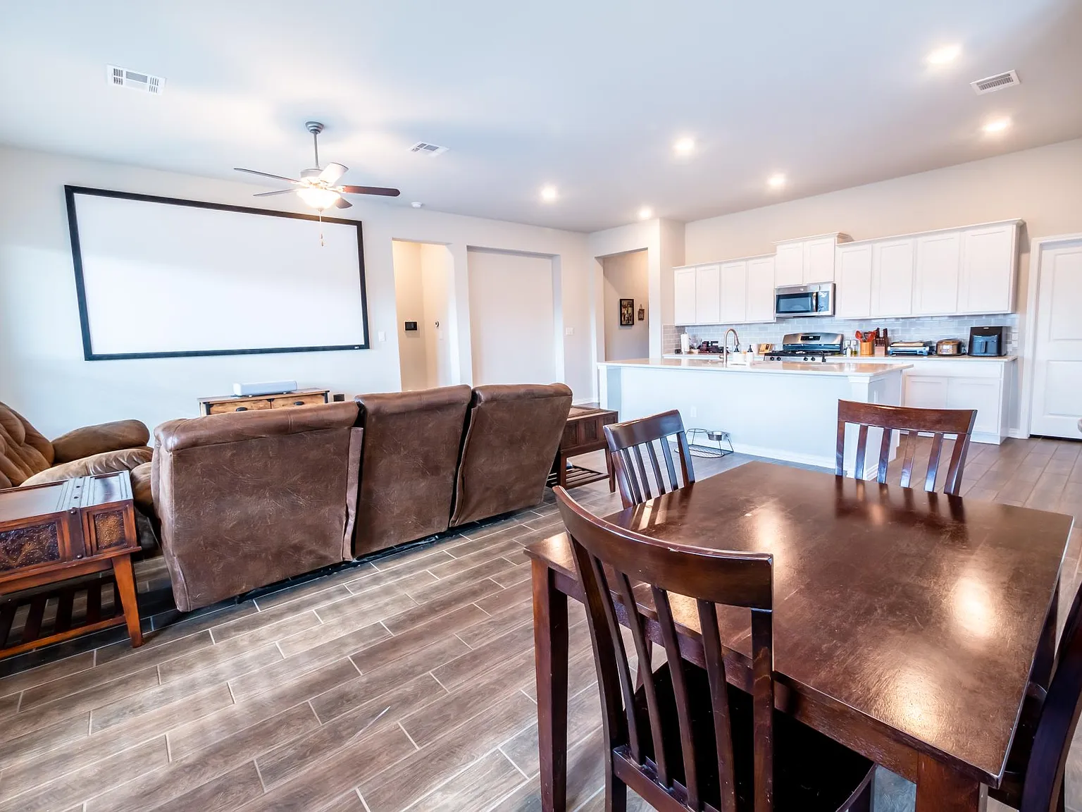 3 bed, 1925 sqft, $2,300 — Photo 4