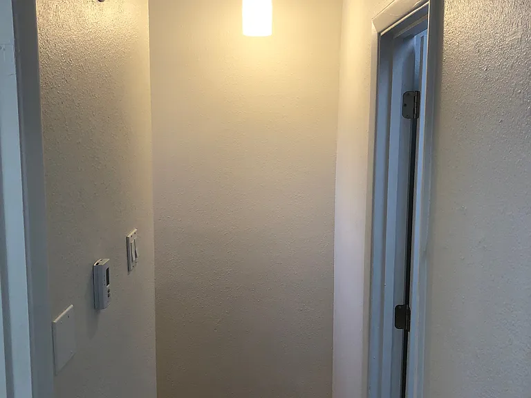 2 Bedroom Town Apartment with Washer / Dryer in Unit & Private Yard — Photo 33