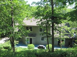 3553 Broken Bow Trl, Delafield, WI 53018