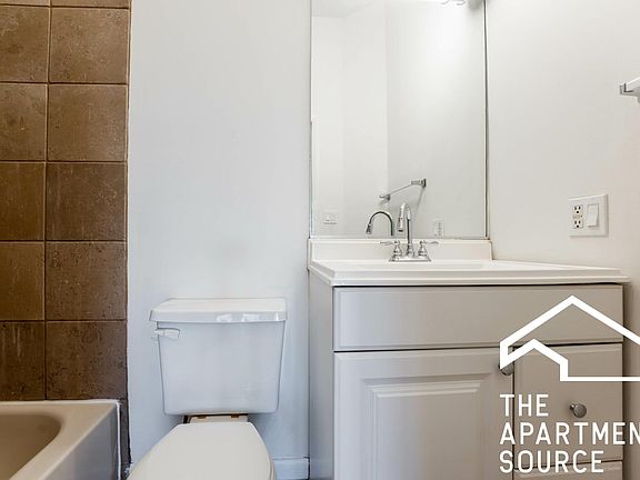 5th image of 2636 N Halsted St Floor 2