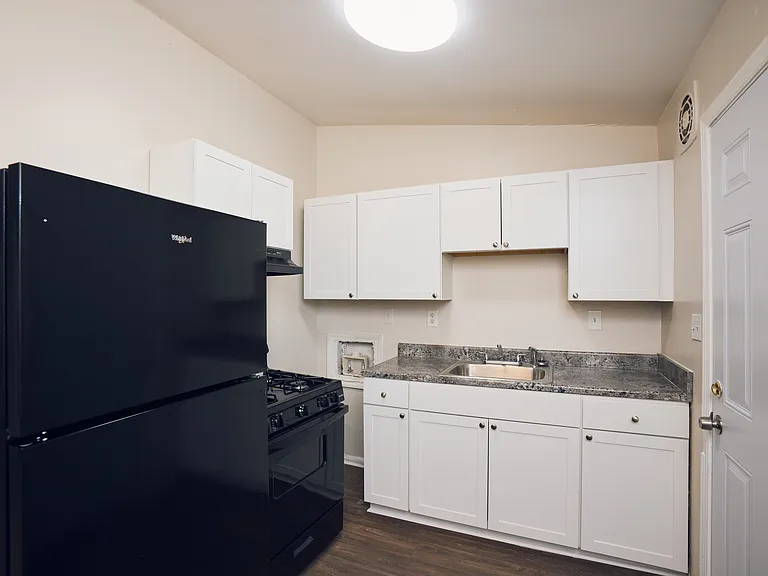 Lenox Apartments — Photo 17