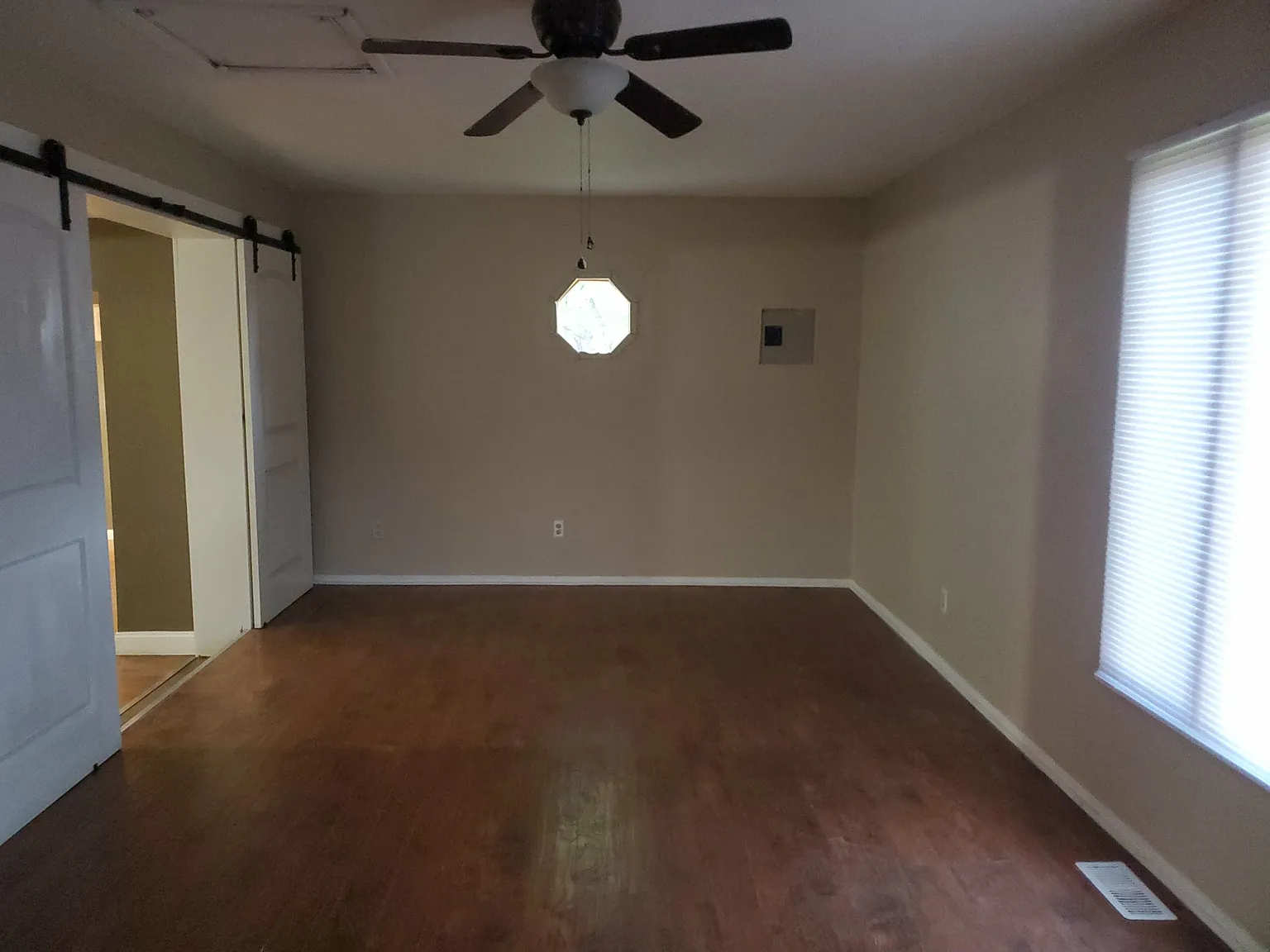 3 bed, 1970 sqft, $2,000 — Photo 3