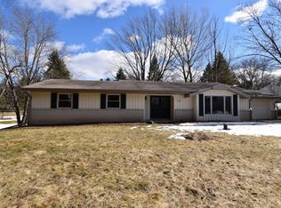 11054 N Westview Ln, Mequon, WI 53092