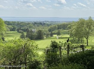 18 Helena Rd, Staten Island, NY 10304