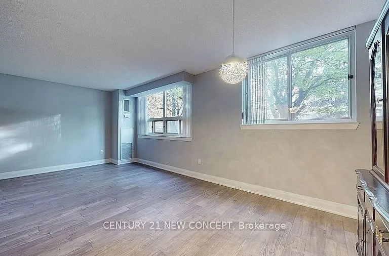 7451 Yonge St #101 — Photo 28