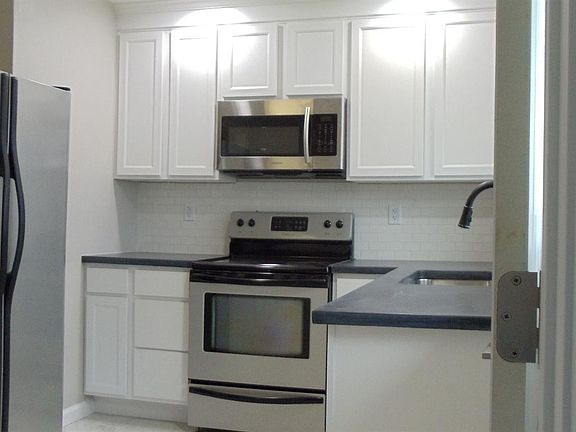 3rd image of 9181 Maplewood Dr
