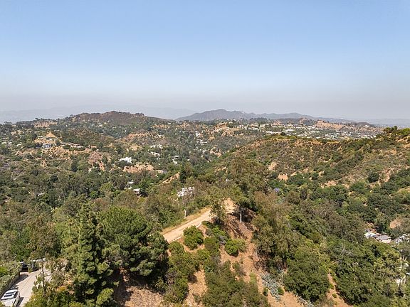 4th image of 8815 Crescent Dr
