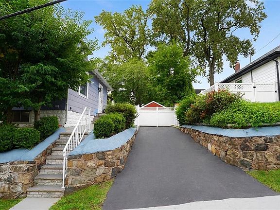 3rd image of 230 Lindenwood Rd
