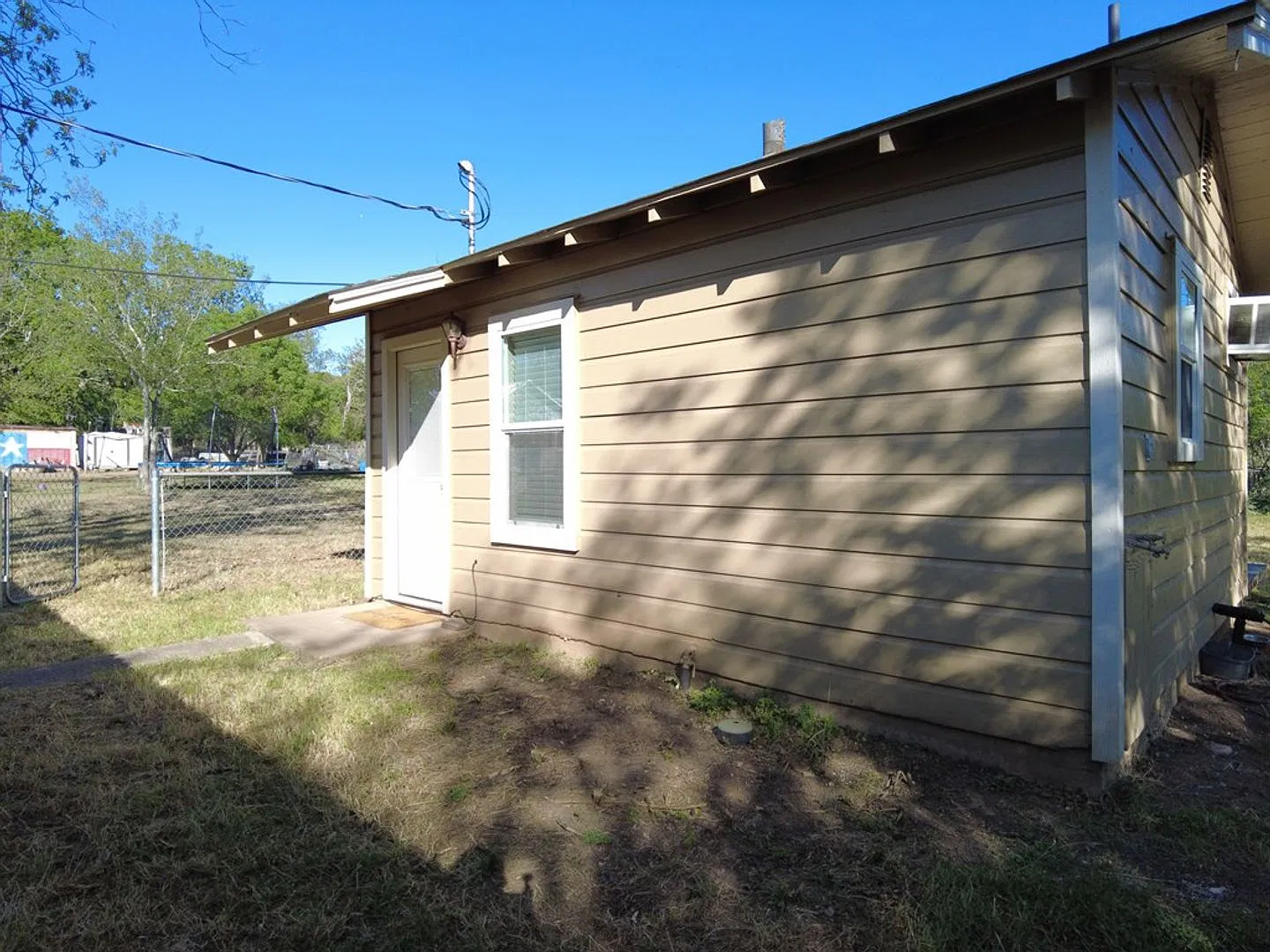 For Lease!! Nice Studio — Photo 2