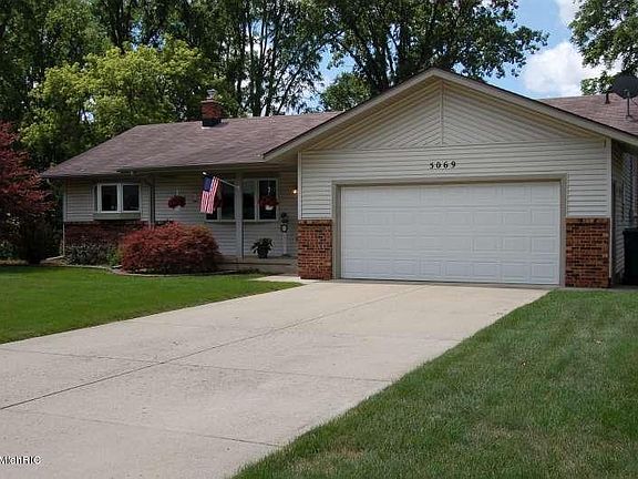 2nd image of 5069 Sunny Creek Ct SE