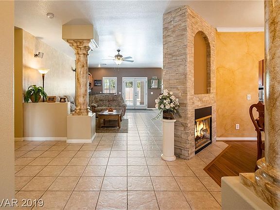 Entrance-Family Room Ahead
