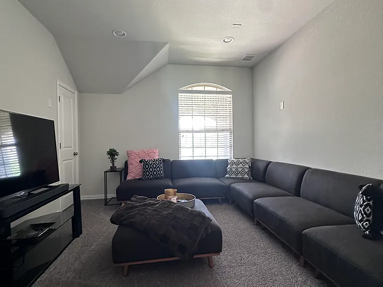 912 Summer Ln — Photo 9