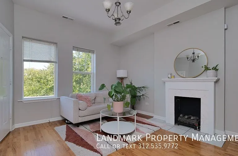4537 S King Dr #3 — Photo 9