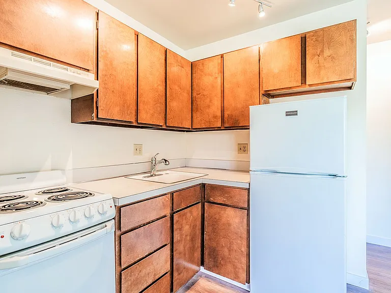 Camelot Apartments — Photo 7