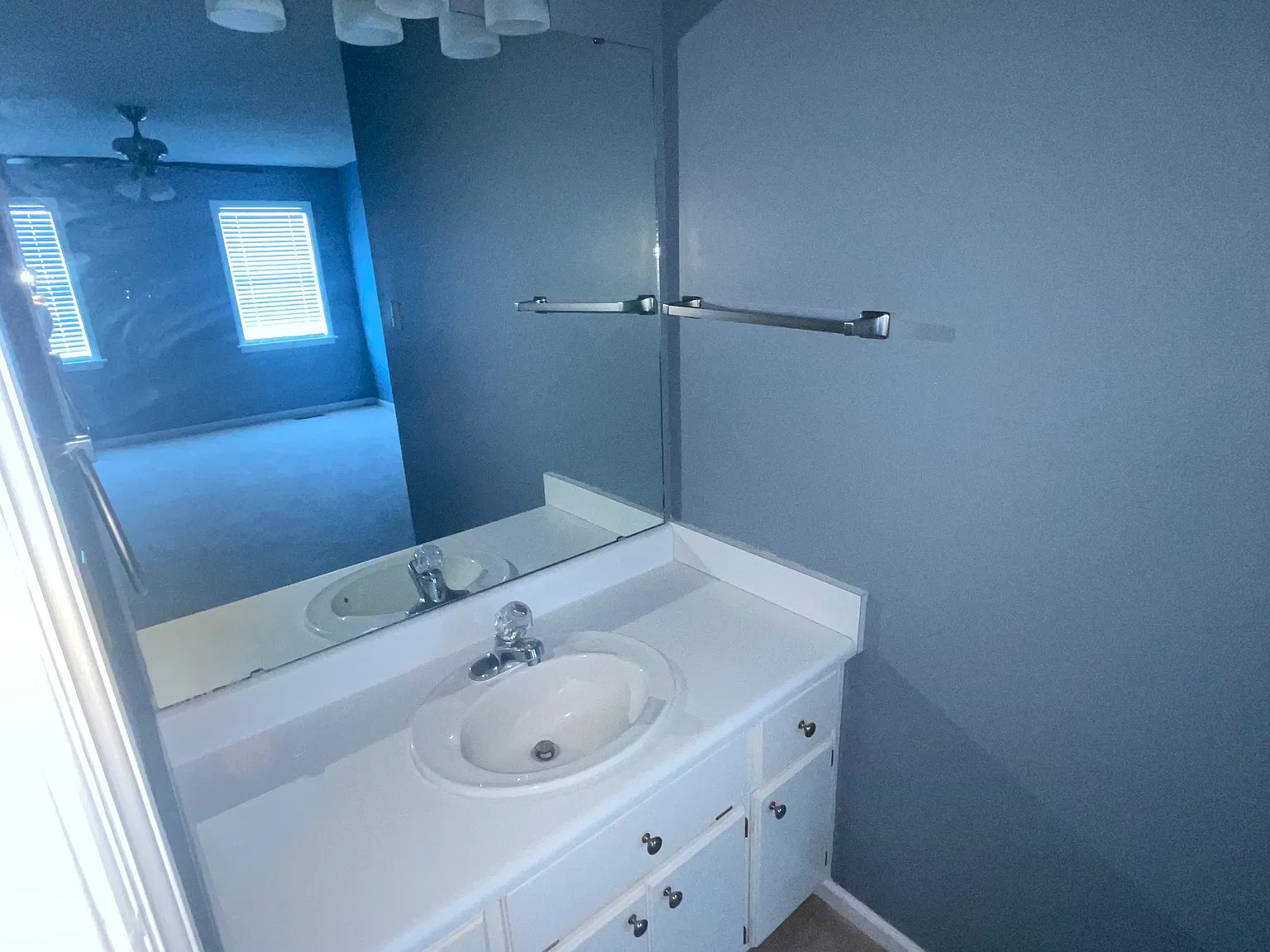 3 bed, 2.5 bath, 2146 sqft, $2,300 — Photo 4