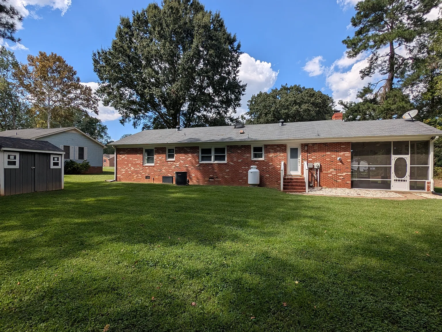 3 bed, 1711 sqft, $2,150 — Photo 2
