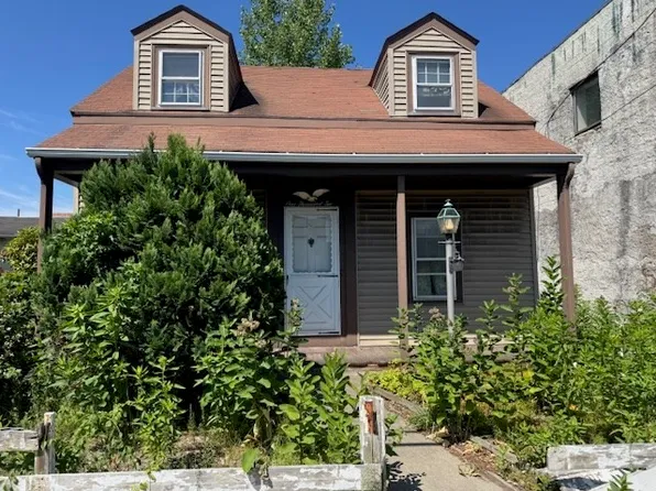 1002 Charles St, North Providence, RI 02904