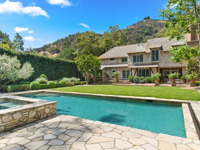 2562 Mandeville Canyon Rd, Los Angeles, CA, 90049