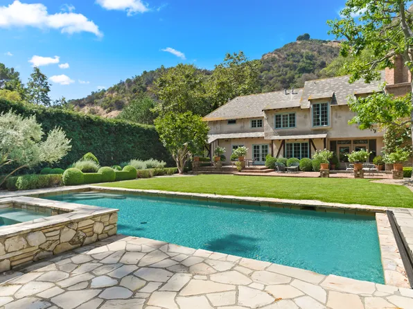 2562 Mandeville Canyon Rd, Los Angeles, CA 90049