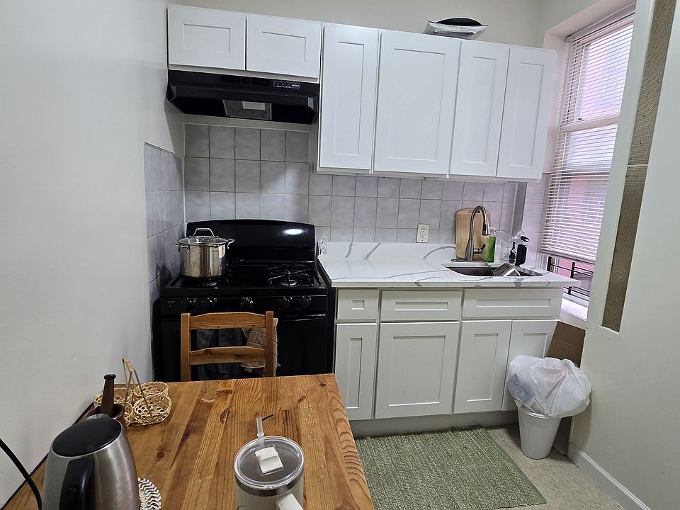 1st image of 3735 Crescent St APT 4