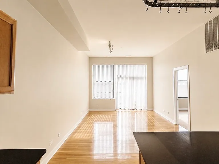 1 S Leavitt St #409 — Photo 1