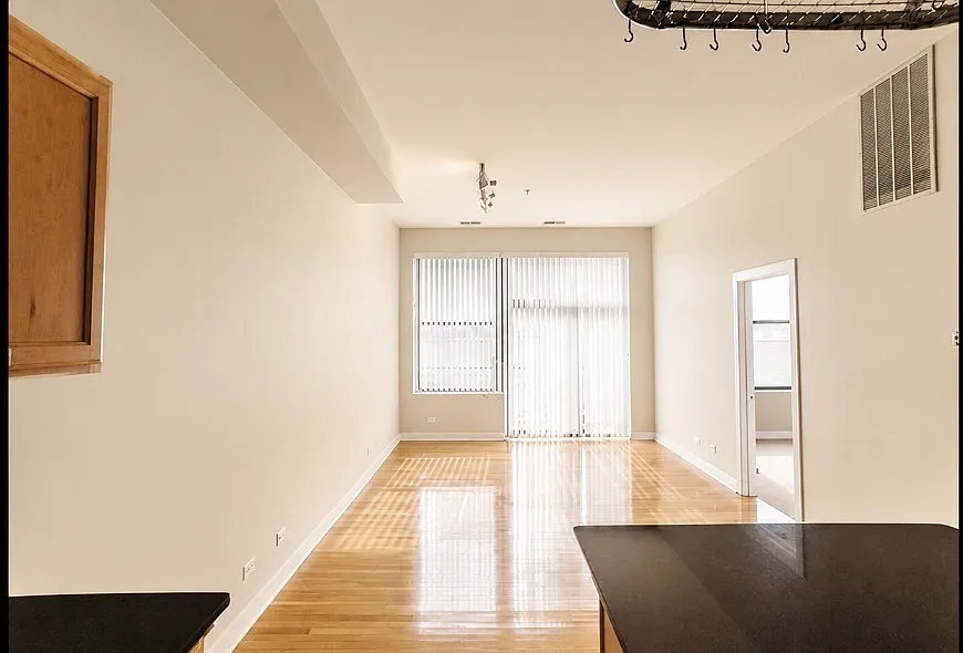 1 S Leavitt St #409