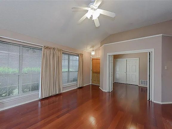 3rd image of 911 Plantation Dr