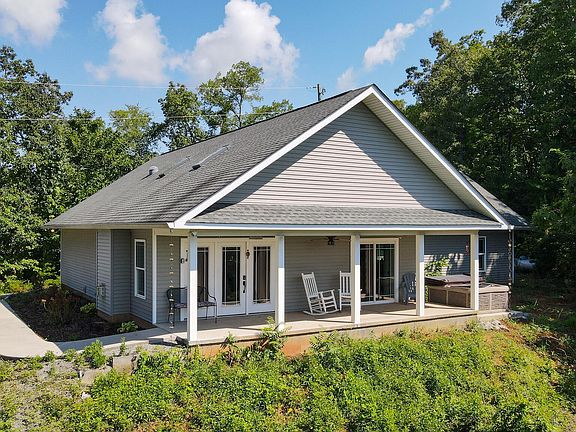 2nd image of 2520 Bella Vista Ln