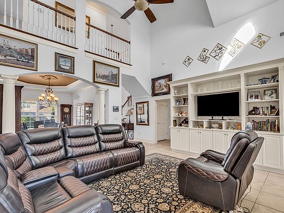 5th image of 801 Bluffview Dr