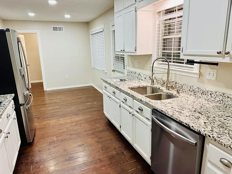 1624 W Churchill Downs Rd — Photo 8