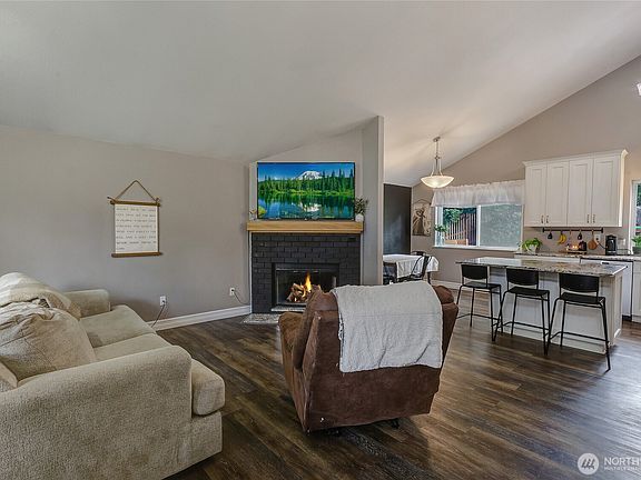 4th image of 15723 118TH Avenue Ct E