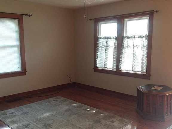 3rd image of 709 Cherry St