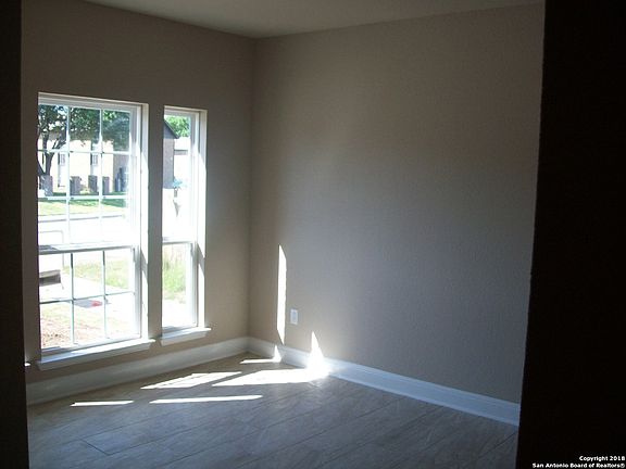 4th image of 5211 Northwest Trail
