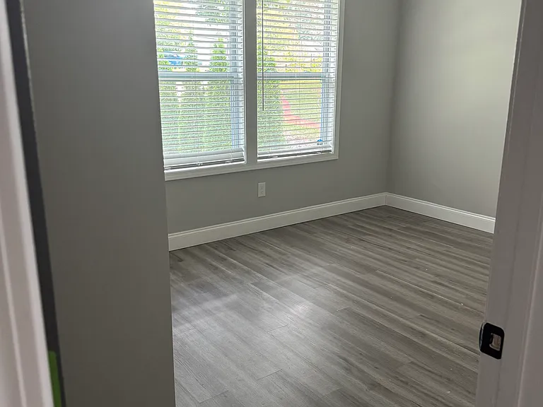 1103 Oak Knoll Ter SE — Photo 3
