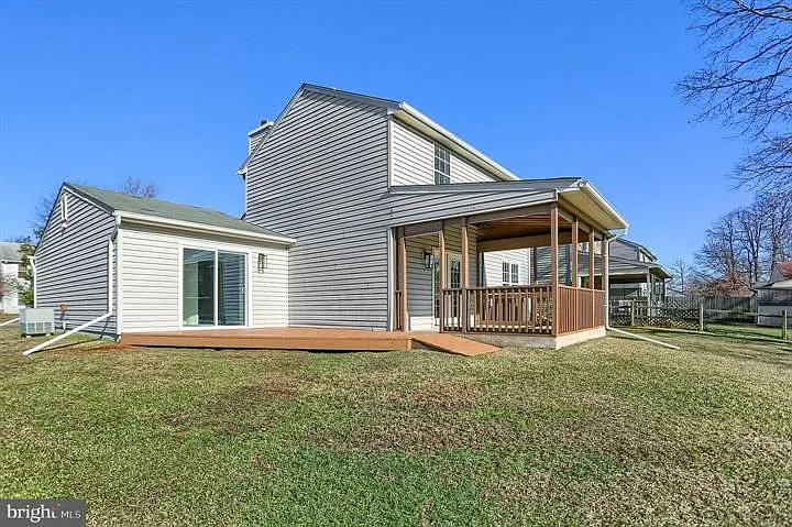 5 bed, 3.0 bath, 2284 sqft, $2,600 — Photo 3