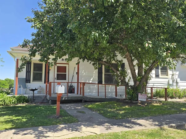 133 N Seitz St, Russell, KS 67665