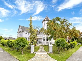 1118 7th St, Anacortes, WA 98221