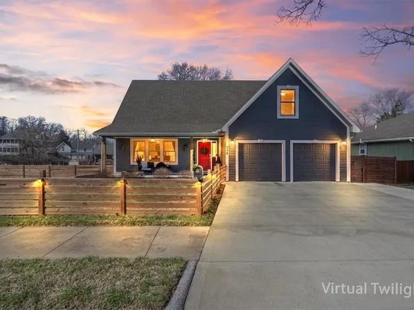 715 S 4th St, Atchison, KS 66002