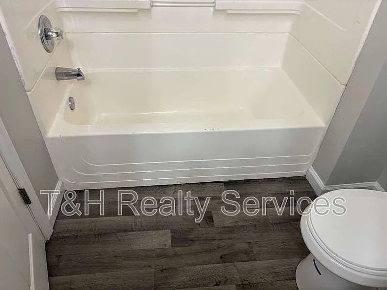 6609 Smithfield Dr — Photo 15