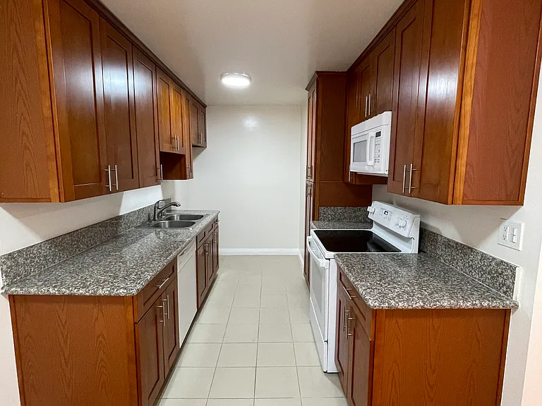 7261 Amigo Ave #10, Reseda, CA 91335 — Photo 15