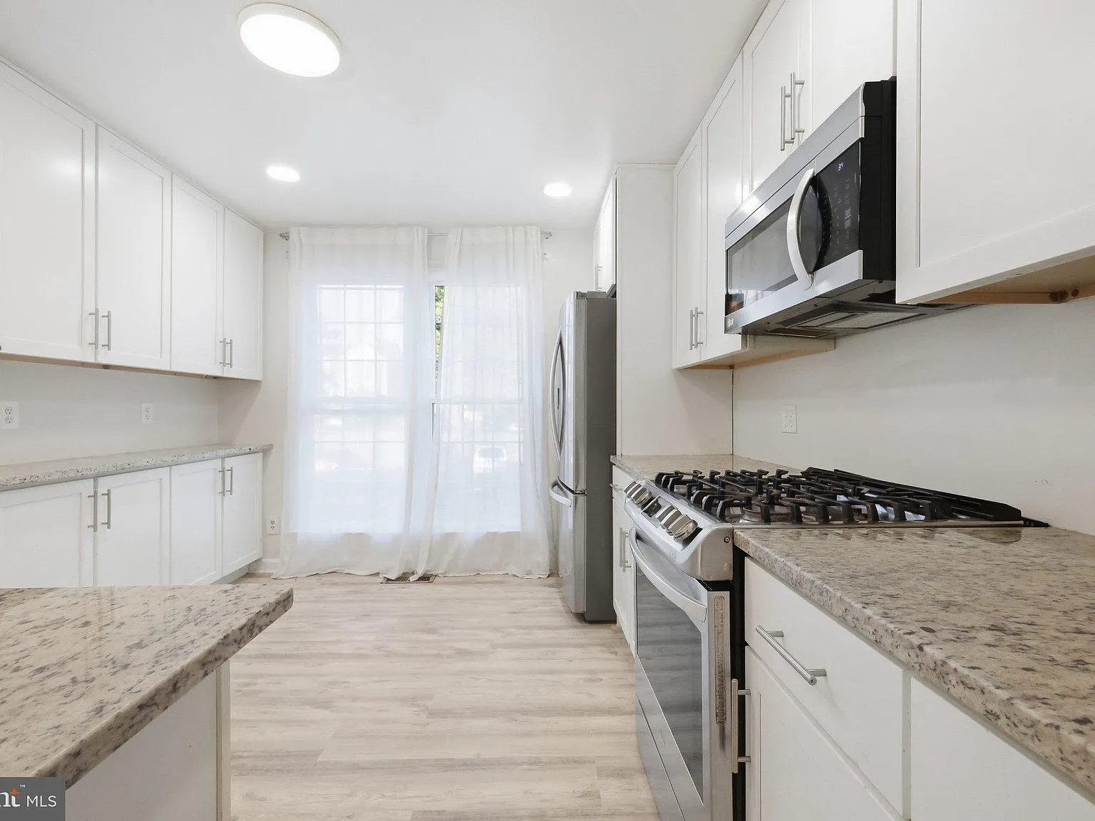 4 bed, 3.5 bath, 1963 sqft, $3,000 — Photo 4