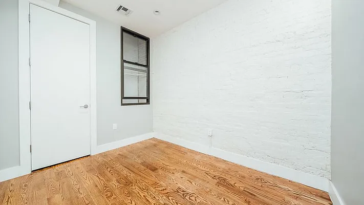 Rented by Nooklyn NYC LLC | media 76