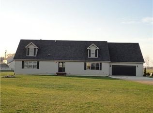 400 Erica Ln, Stockbridge, MI 49285