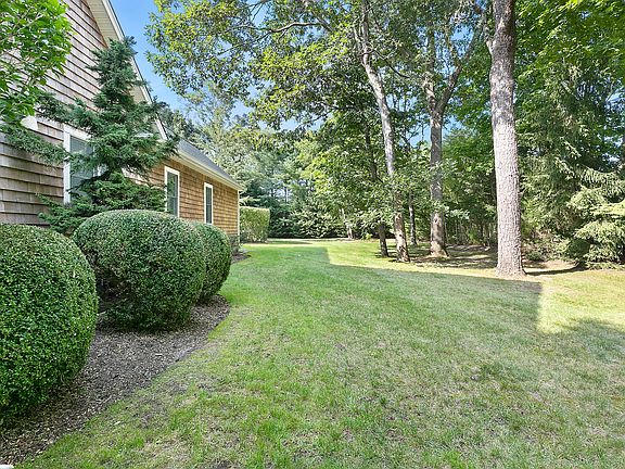 4th image of 35 Windwood Ct